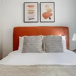 Rooms In Modern And Pleasant Shared Apartment, Santo Antonio Church In Lisbon