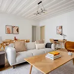Rooms In Modern And Pleasant Shared Apartment, Santo Antonio Church In Lisbon