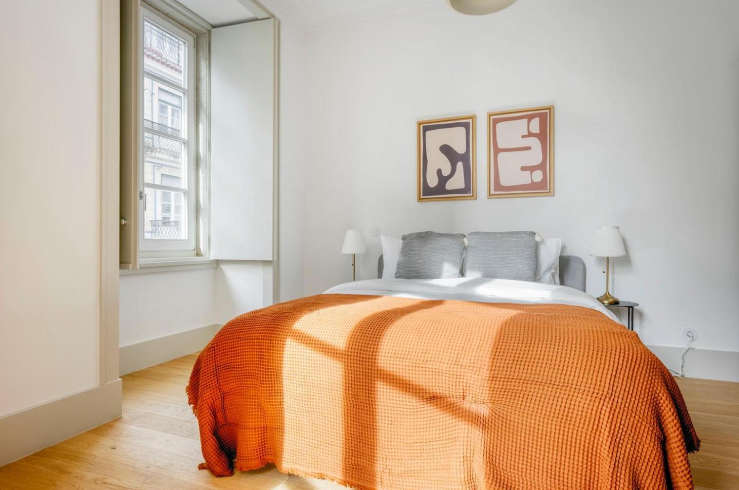 In Modern And Pleasant Shared Apartment, Santo Antonio Church In Lisbon